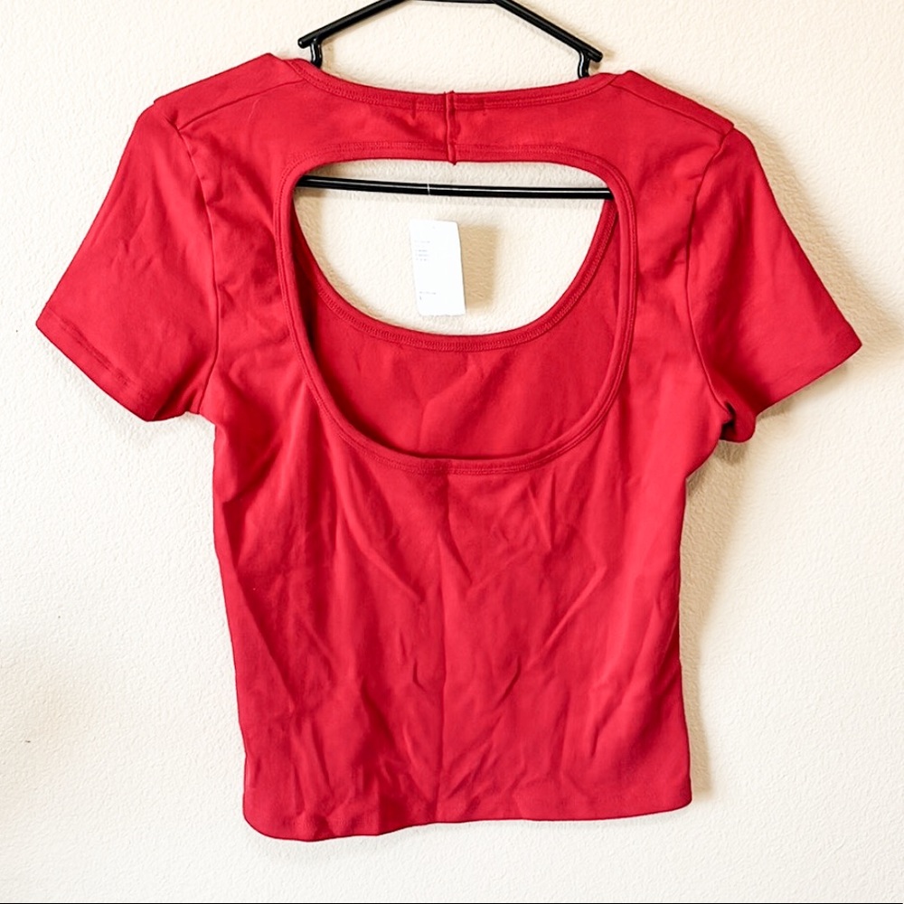 NWT Urban Outfitters Truly Madly Deeply Red Open Back Cropped Tee - Picture 2 of 4